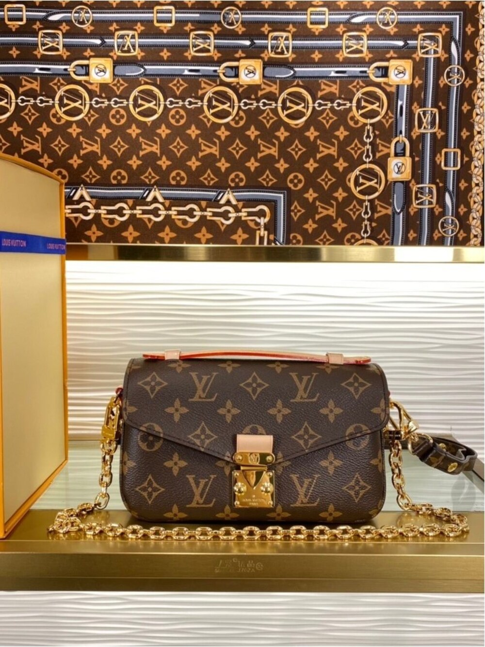 Louis Vuitton Pochette Métis East West Monogram